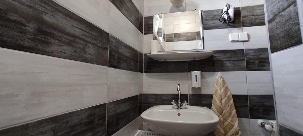 Fortuna Apartman Hajduszoboszlo Ngoại thất bức ảnh
